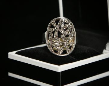 Silver and Marcasite flower details filigree ring
