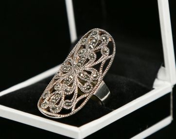 Large oval Silver and Marcasite ring