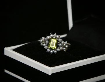 Peridot and seed Pearl Silver vintage style ring